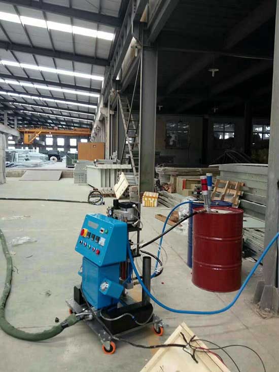 Q2600輕鋼房屋保溫用聚氨酯噴涂機(jī)