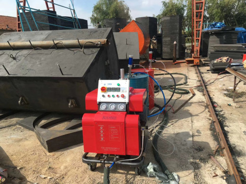 紅色H5600噴聚氨酯的機器